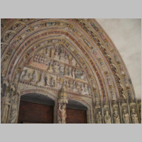 Deba elizako portalea, Debako Santa Maria elizako ate gotikoaren apostoluen frisoaren xehetasuna, Photo by Josu Goni Etxabe, Wikipedia.jpg